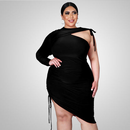 👗 Robe Noire Grande Taille – Col Rond & Coupe Asymétrique