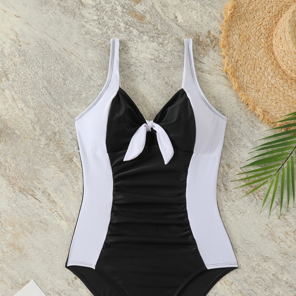 🩱 Maillot Une Pièce Noir & Blanc – Coupe Classique Contrastée | XL-Charmes